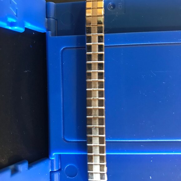 VINTAGE SWISS ELOGA 17 JEWELS WOMEN'S GOLD TONE WATCH - Picture 4 of 5